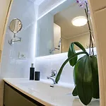 Vista Mozzafiato Su Piazza Unita Design Vista Unica Comfort E Wifi Veloce 的里雅斯特