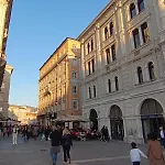 公寓 Vista Mozzafiato Su Piazza Unita Design Vista Unica Comfort E Wifi Veloce 的里雅斯特