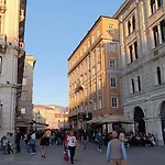Vista Mozzafiato Su Piazza Unita Design Vista Unica Comfort E Wifi Veloce * Trieste