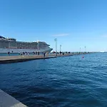 Vista Mozzafiato Su Piazza Unita Design Vista Unica Comfort E Wifi Veloce 的里雅斯特