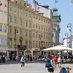 Vista Mozzafiato Su Piazza Unita Design Vista Unica Comfort E Wifi Veloce Trieste