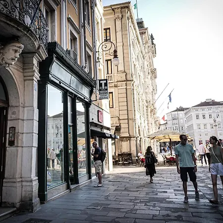 公寓 Centro Storico In Piazza Unita Moderno Wifi Ac