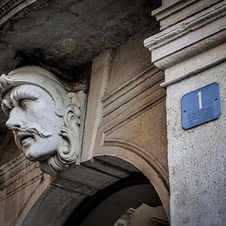 Centro Storico In Piazza Unita Moderno Wifi Ac 公寓