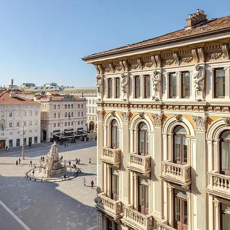 Vista Mozzafiato Su Piazza Unita Design Vista Unica Comfort E Wifi Veloce Trieste