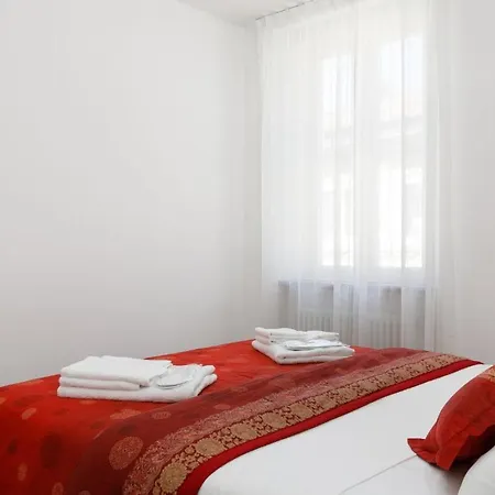 Vista Mozzafiato Su Piazza Unita Design Vista Unica Comfort E Wifi Veloce Apartment *