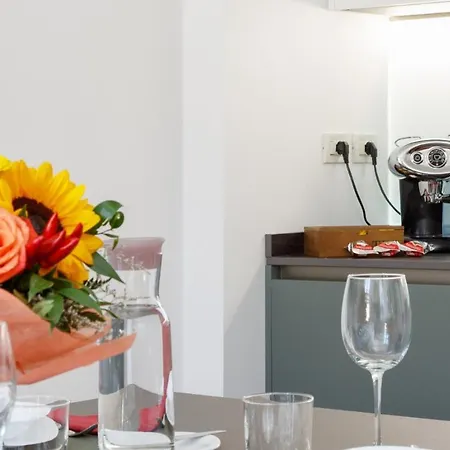 公寓 Vista Mozzafiato Su Piazza Unita Design Vista Unica Comfort E Wifi Veloce 的里雅斯特