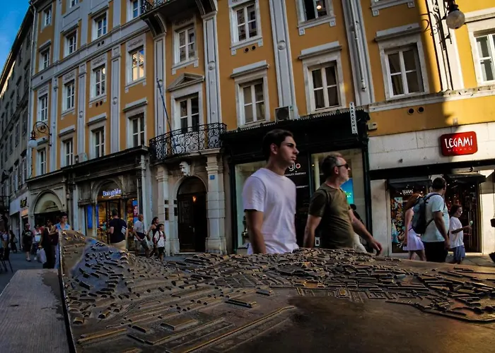 Centro Storico in Piazza Unità Moderno WiFi AC Casa Vacanze Trieste Trieste