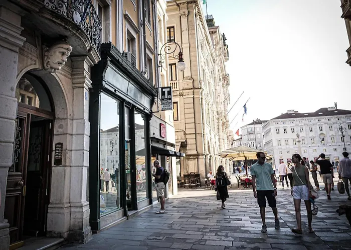 Apartamento Centro Storico in Piazza Unità Moderno WiFi AC Casa Vacanze Trieste