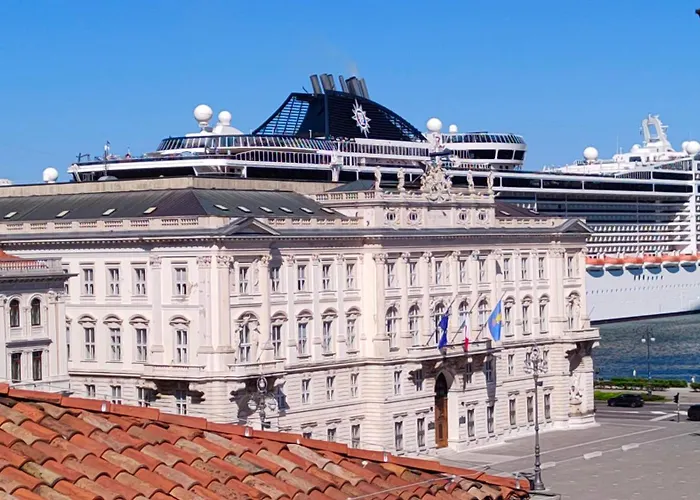 Centro Storico in Piazza Unità Moderno WiFi AC Casa Vacanze Trieste Apartamento