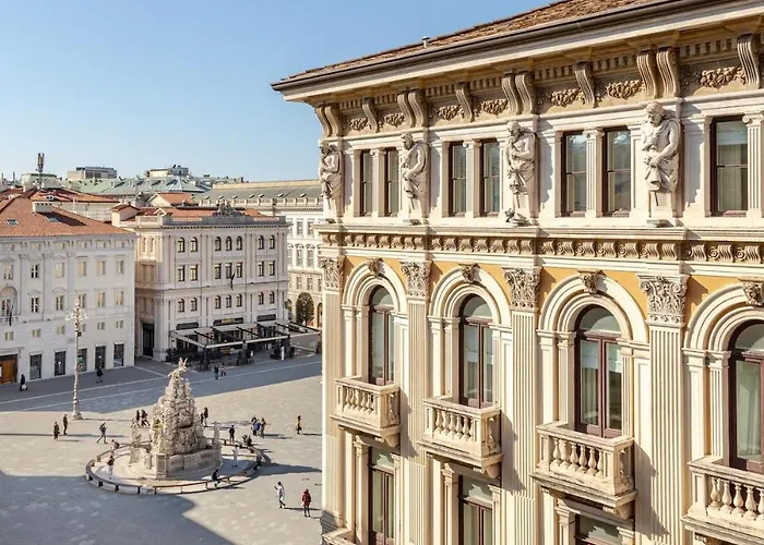 Centro Storico in Piazza Unità Moderno WiFi AC Casa Vacanze Trieste Trieste